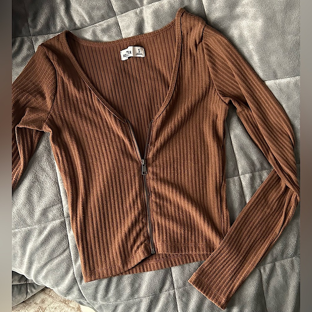Hollister V-neck Ribbed Long Sleeve Top